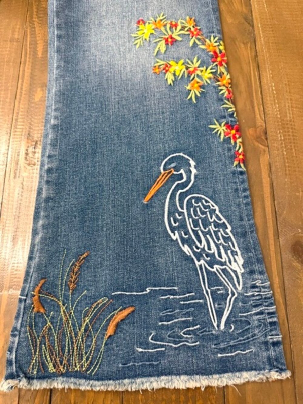 Driftwood Romy Flare Denim Jeans Embroidered Heron Bird Dragonflies Size 12 - Picture 3 of 6
